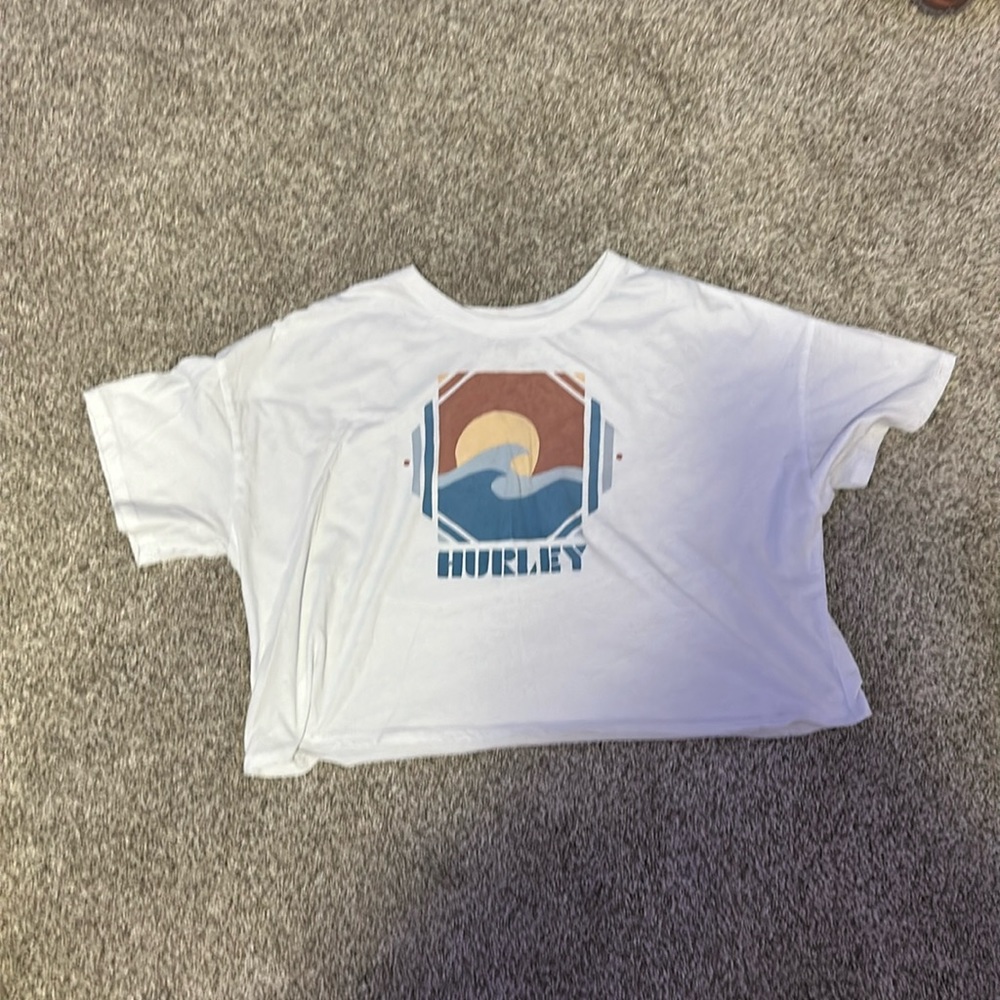 boyfriend crop top t shirt with a cute beach sunset on the front and white